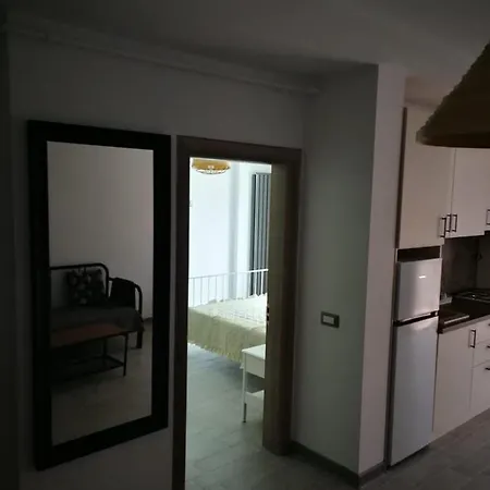 Lara Alezzi Apartment *